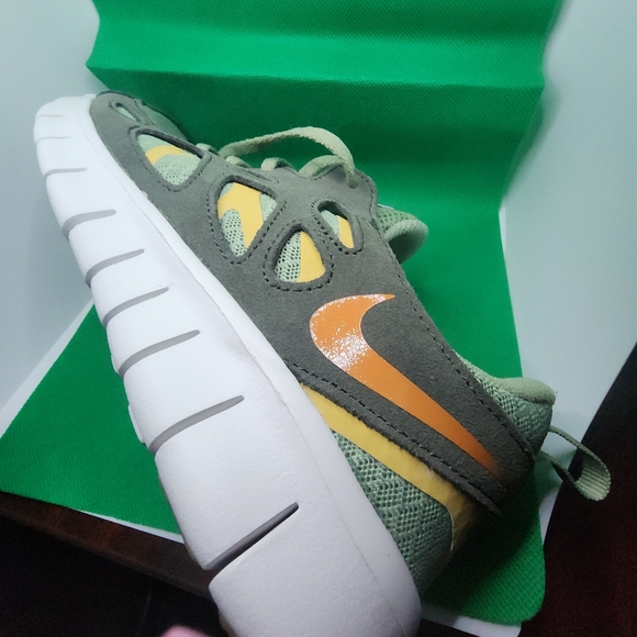 Nike Free Run 2 Sneakers - Picture 7 of 7